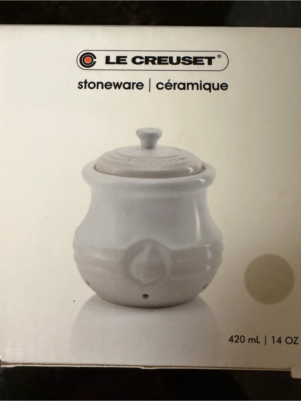 Le Creuset NEW IN BOX Meringue Garlic Keeper